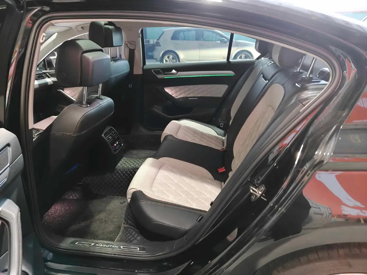 2023 Volkswagen Magotan 2.0T 186HP L4 7DCT,autocango,china used car exporter,china ev exporter,chinese used car exporter,chinese used ev exporter