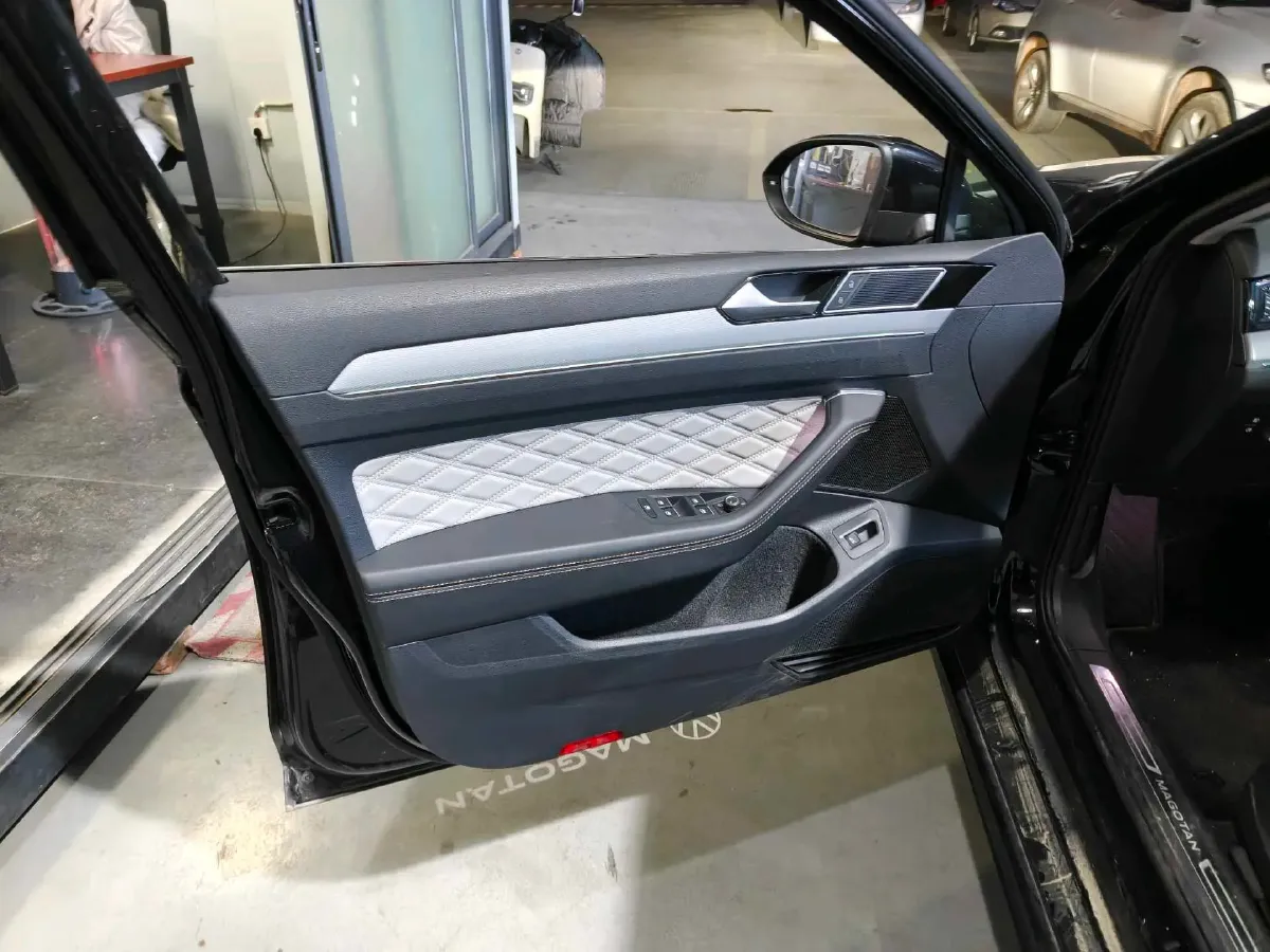 2023 Volkswagen Magotan 2.0T 186HP L4 7DCT,autocango,china used car exporter,china ev exporter,chinese used car exporter,chinese used ev exporter