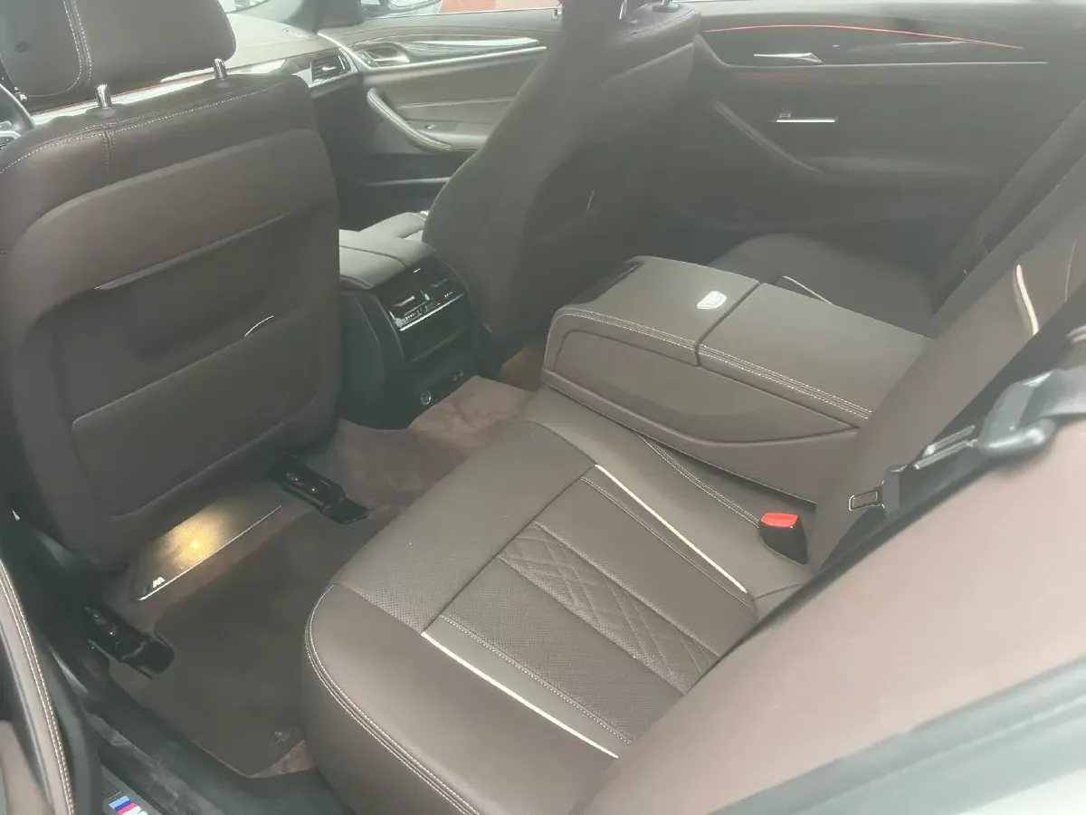 2022 BMW 5 Series 2.0T 252HP L4 8AT,autocango,china used car exporter,china ev exporter,chinese used car exporter,chinese used ev exporter