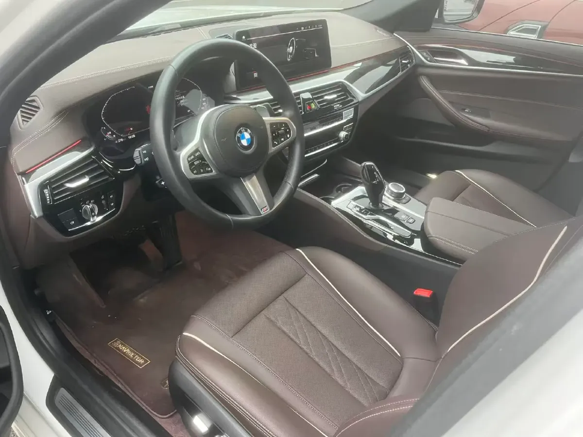 2022 BMW 5 Series 2.0T 252HP L4 8AT,autocango,china used car exporter,china ev exporter,chinese used car exporter,chinese used ev exporter