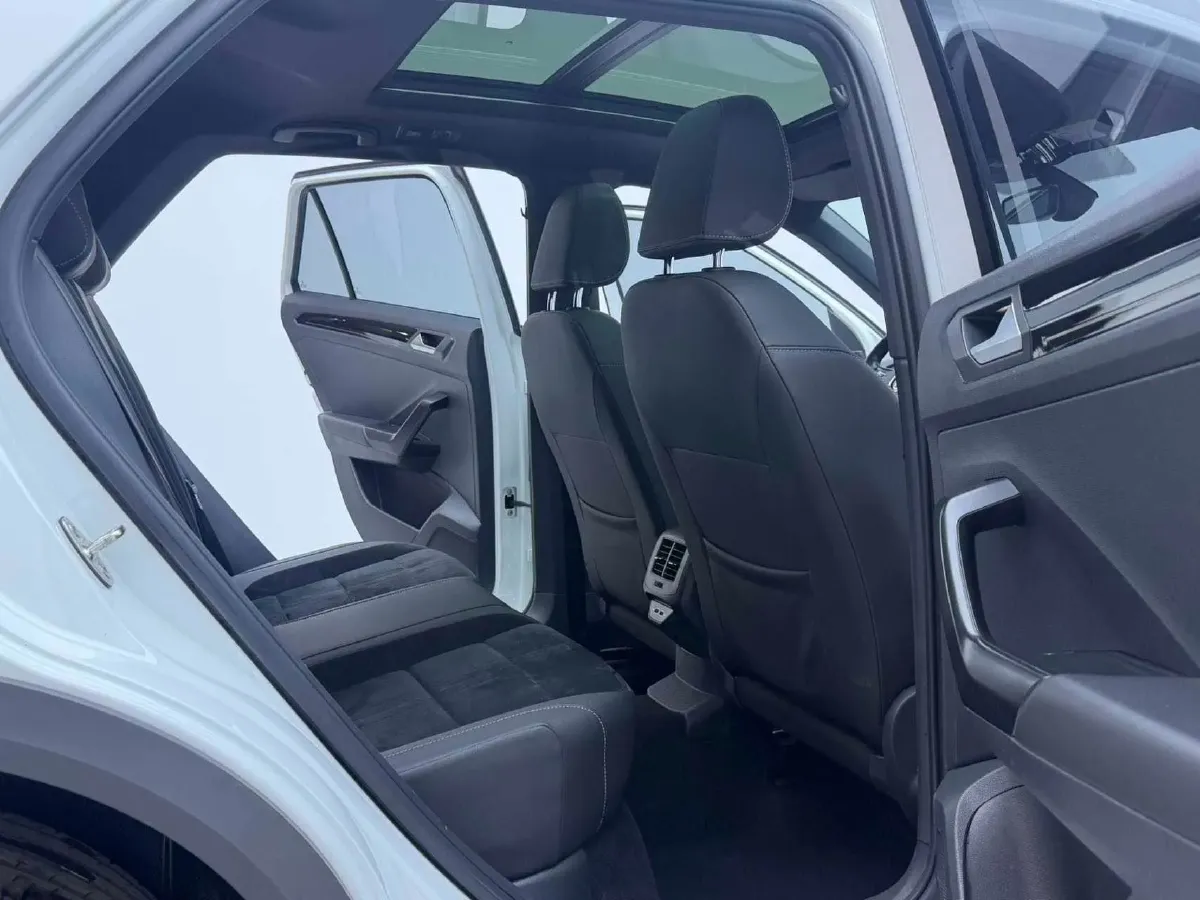 2021 Volkswagen T-Roc 1.4T 150HP L4 7DCT,autocango,china used car exporter,china ev exporter,chinese used car exporter,chinese used ev exporter