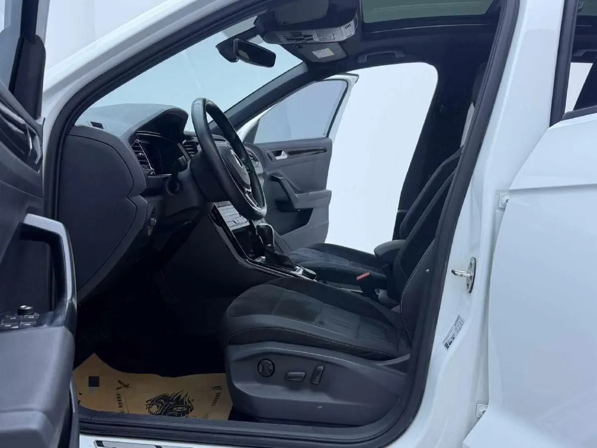 2021 Volkswagen T-Roc 1.4T 150HP L4 7DCT,autocango,china used car exporter,china ev exporter,chinese used car exporter,chinese used ev exporter