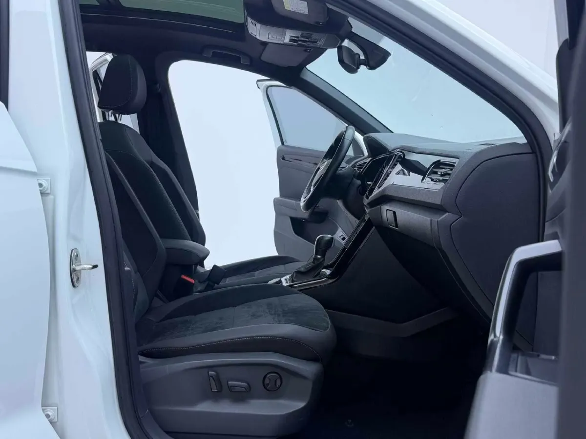 2021 Volkswagen T-Roc 1.4T 150HP L4 7DCT,autocango,china used car exporter,china ev exporter,chinese used car exporter,chinese used ev exporter