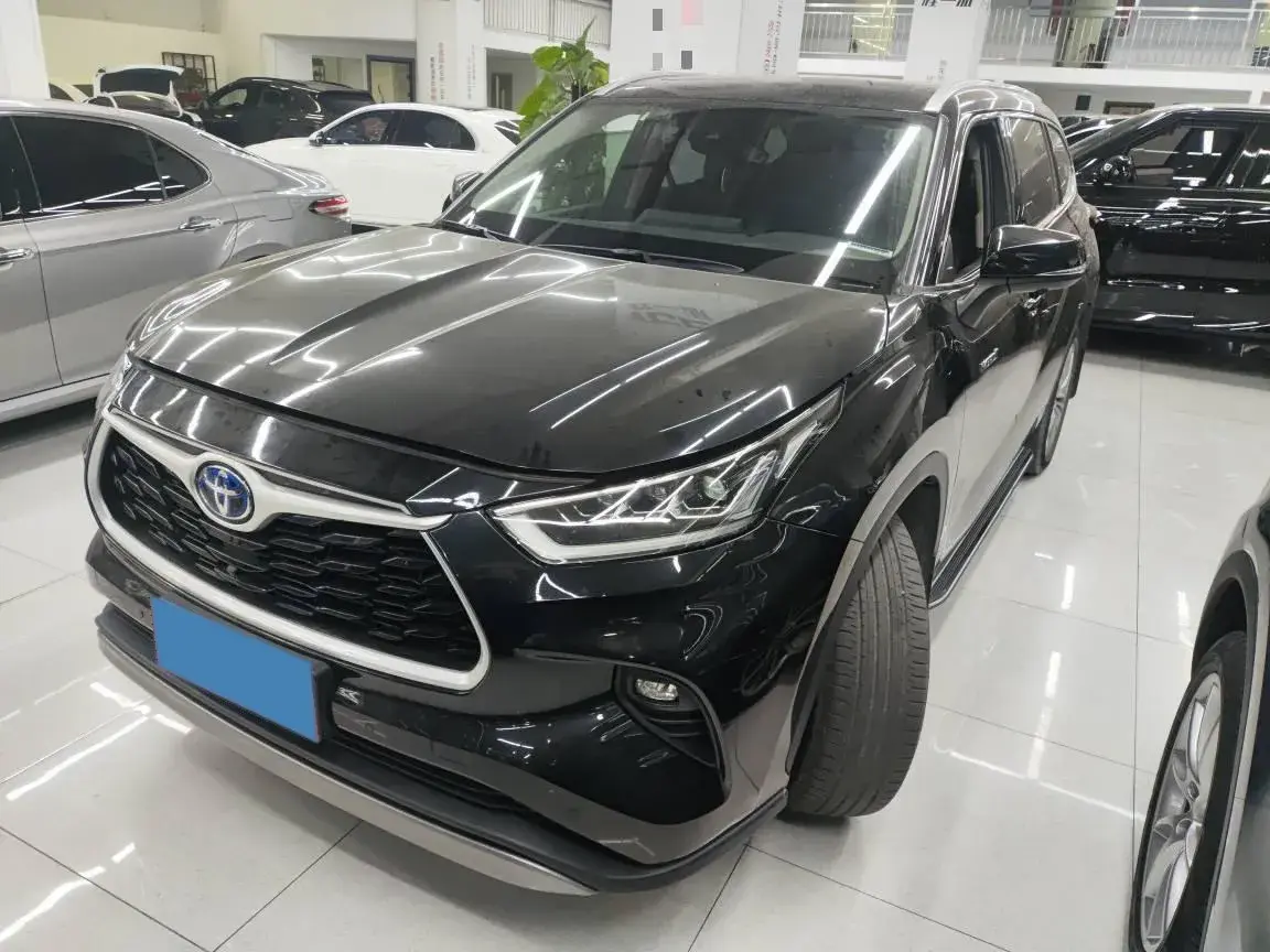 2022 Toyota Highlander 2.5L 192HP L4 E-CVT Hybrid