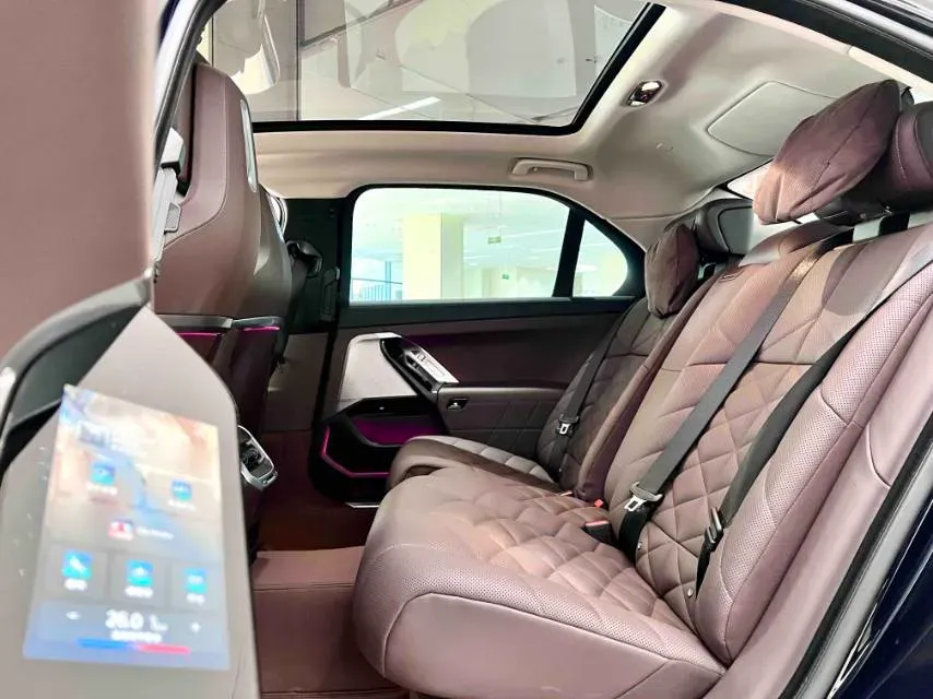 2023 BMW 7 Series 3.0T 272HP L6 8AT,autocango,china used car exporter,china ev exporter,chinese used car exporter,chinese used ev exporter