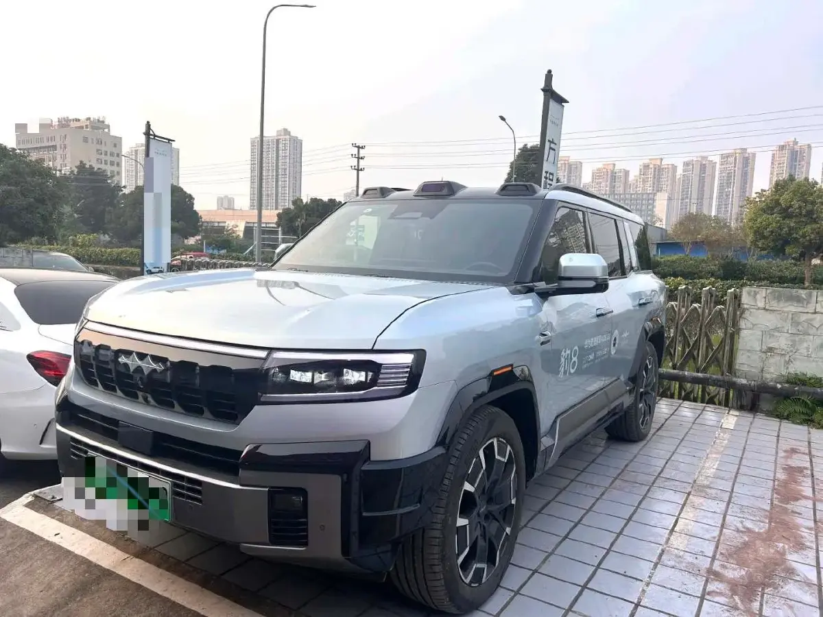 2025 FangChengBao Bao 8 2.0T 245HP L4 E-CVT PHEV 36.8KWH 2025 FangChengBao Bao 8 2.0T 245HP L4 E-CVT PHEV 36.8KWH