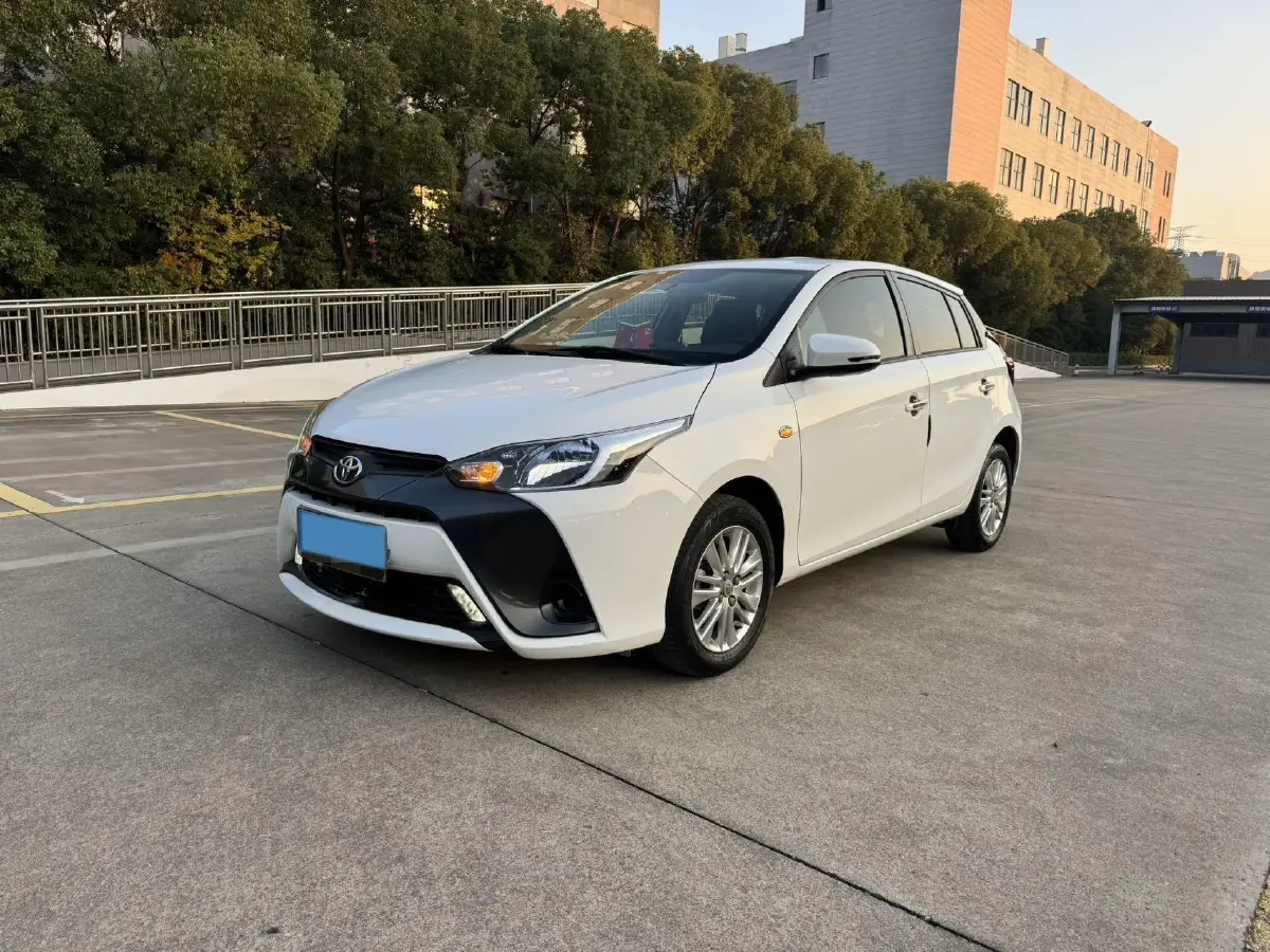 2017 Toyota Yaris L 1.5L 107HP L4 CVT