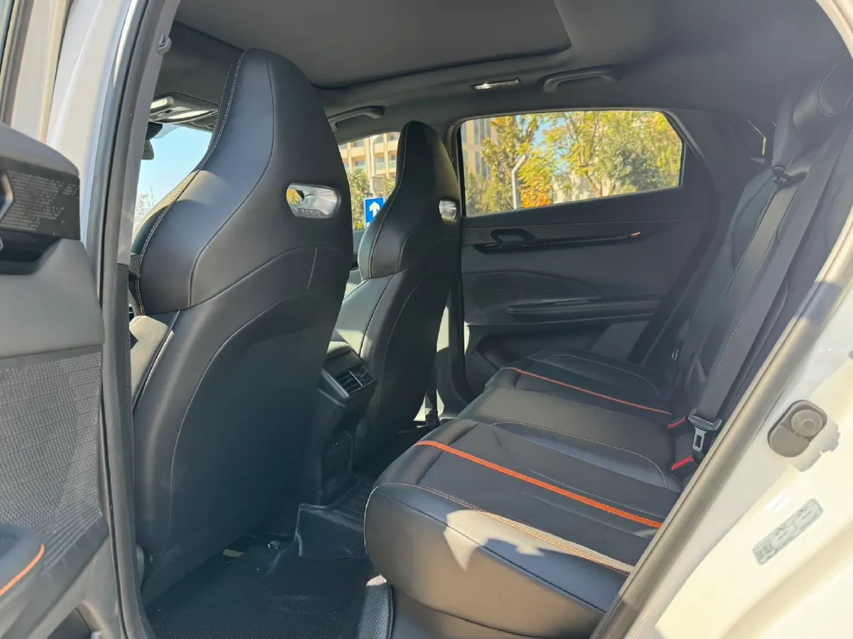 2024 ChangAn UNI-V 1.5T 188HP L4 7DCT,autocango,china used car exporter,china ev exporter,chinese used car exporter,chinese used ev exporter