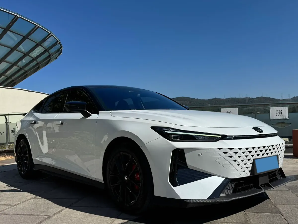 2024 ChangAn UNI-V 1.5T 188HP L4 7DCT,autocango,china used car exporter,china ev exporter,chinese used car exporter,chinese used ev exporter