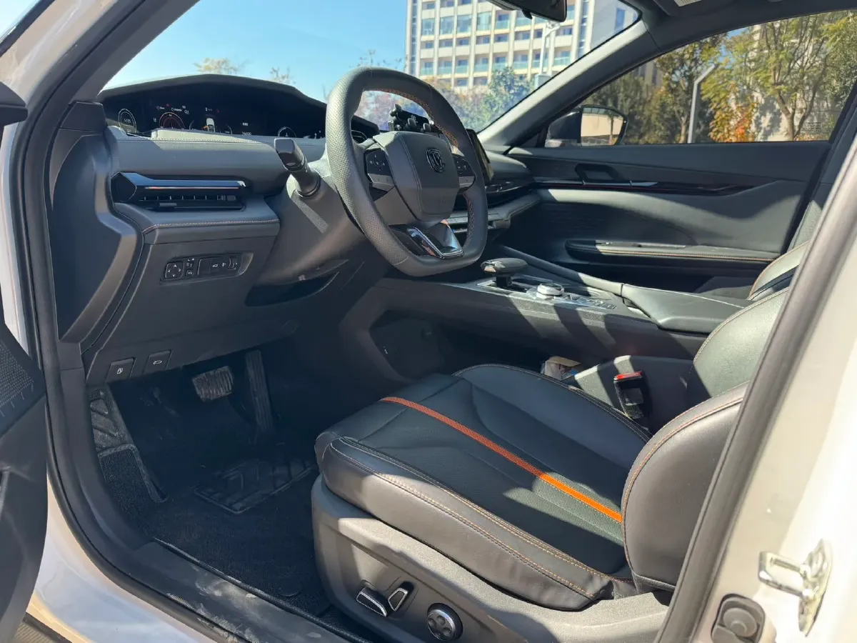 2024 ChangAn UNI-V 1.5T 188HP L4 7DCT,autocango,china used car exporter,china ev exporter,chinese used car exporter,chinese used ev exporter