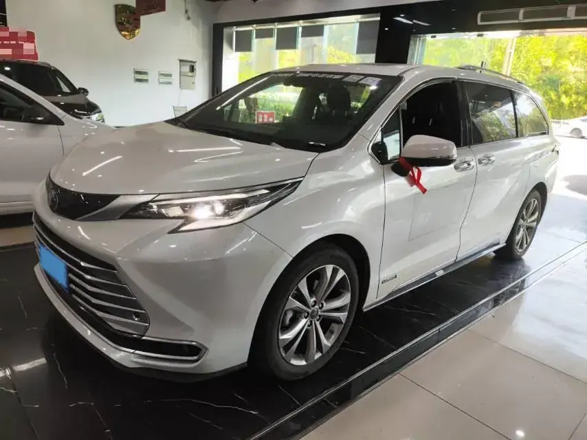 2021 Toyota Sienna 2.5L 192HP L4 E-CVT Hybrid