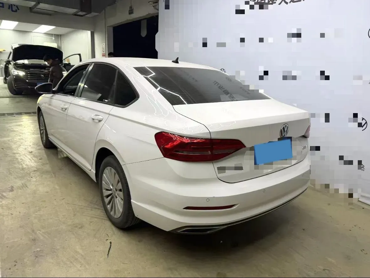 2018 Landwind XiaoYao 1.5T 163HP L4 CVT,autocango,china used car exporter,china ev exporter,chinese used car exporter,chinese used ev exporter