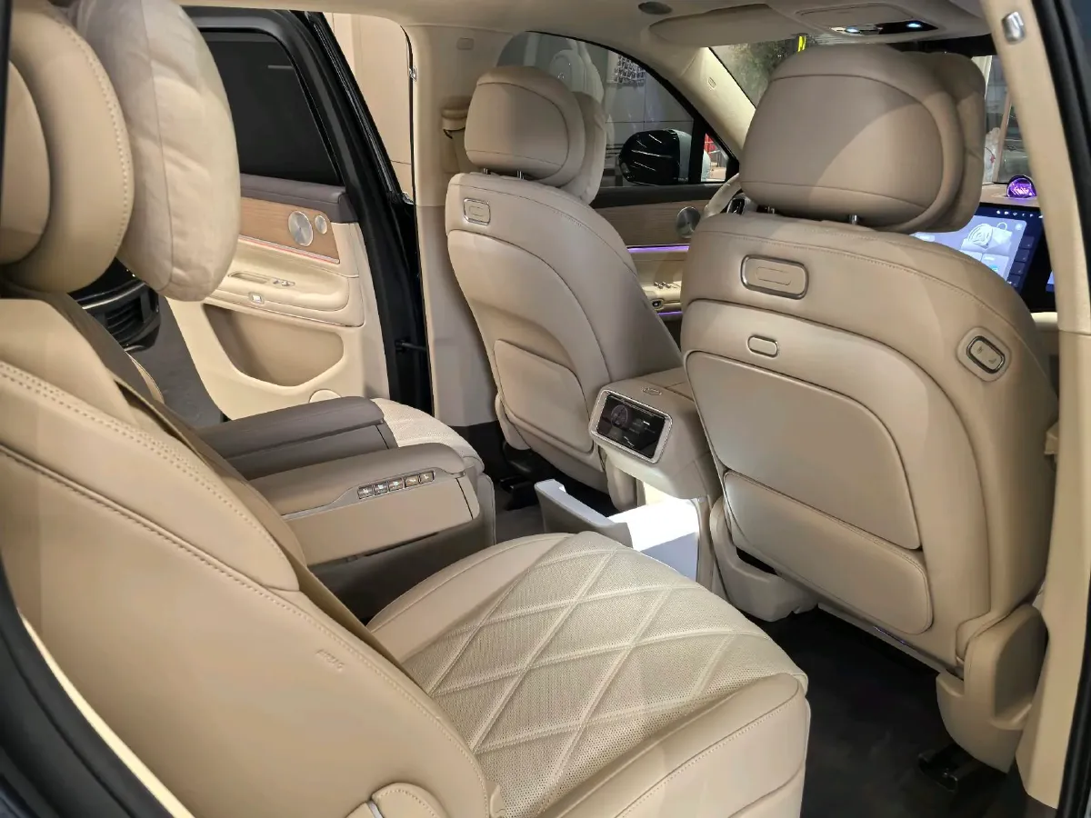 2025 AITO AITO M9 REEV 160HP REEV 52KWH,autocango,china used car exporter,china ev exporter,chinese used car exporter,chinese used ev exporter