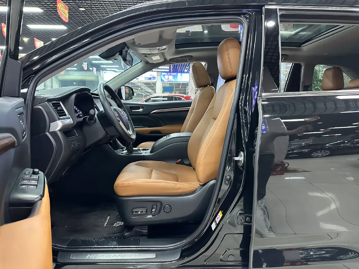 2021 Toyota Highlander 2.0T 220HP L4 6AT,autocango,china used car exporter,china ev exporter,chinese used car exporter,chinese used ev exporter