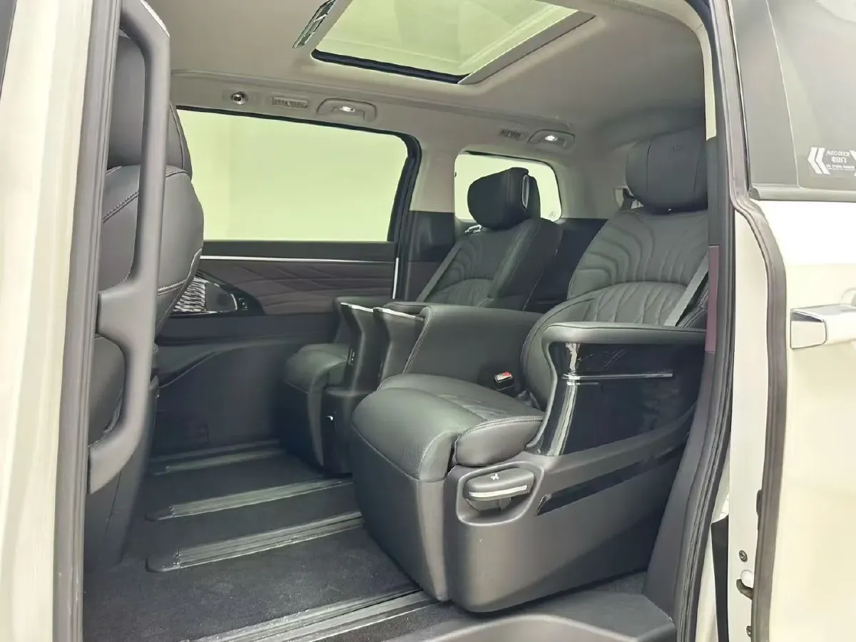 2024 GAC Trumpchi M8 2.0T 252HP L4 8AT,autocango,china used car exporter,china ev exporter,chinese used car exporter,chinese used ev exporter