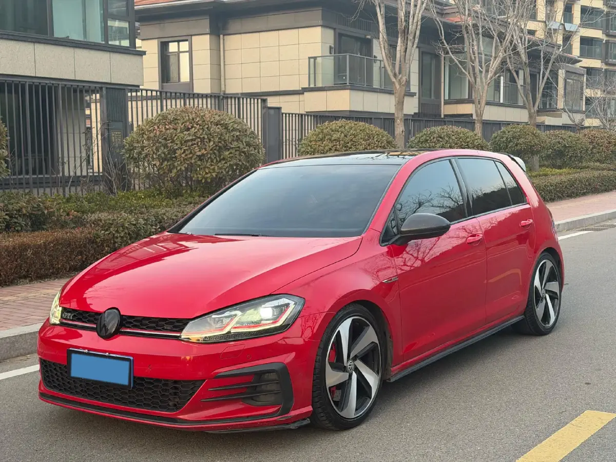 2018 Volkswagen GolfGTI 2.0T 220HP L4 7DCT