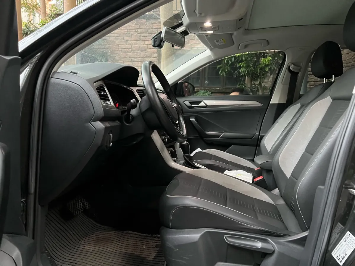 2020 Volkswagen T-Roc 1.4T 131HP L4 7DCT,autocango,china used car exporter,china ev exporter,chinese used car exporter,chinese used ev exporter