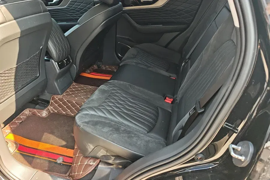 2022 HongQi HS5 2.0T 224HP L4 6AT,autocango,china used car exporter,china ev exporter,chinese used car exporter,chinese used ev exporter