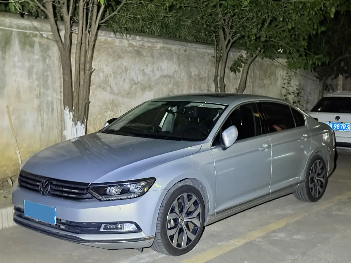 2018 Volkswagen Magotan 2.0T 220HP L4 7DCT