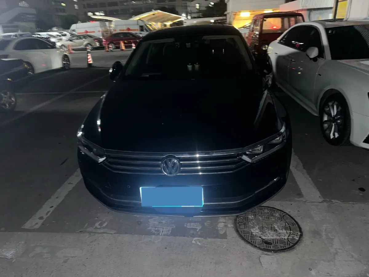 2019 Volkswagen Magotan 2.0T 186HP L4 7DCT,autocango,china used car exporter,china ev exporter,chinese used car exporter,chinese used ev exporter