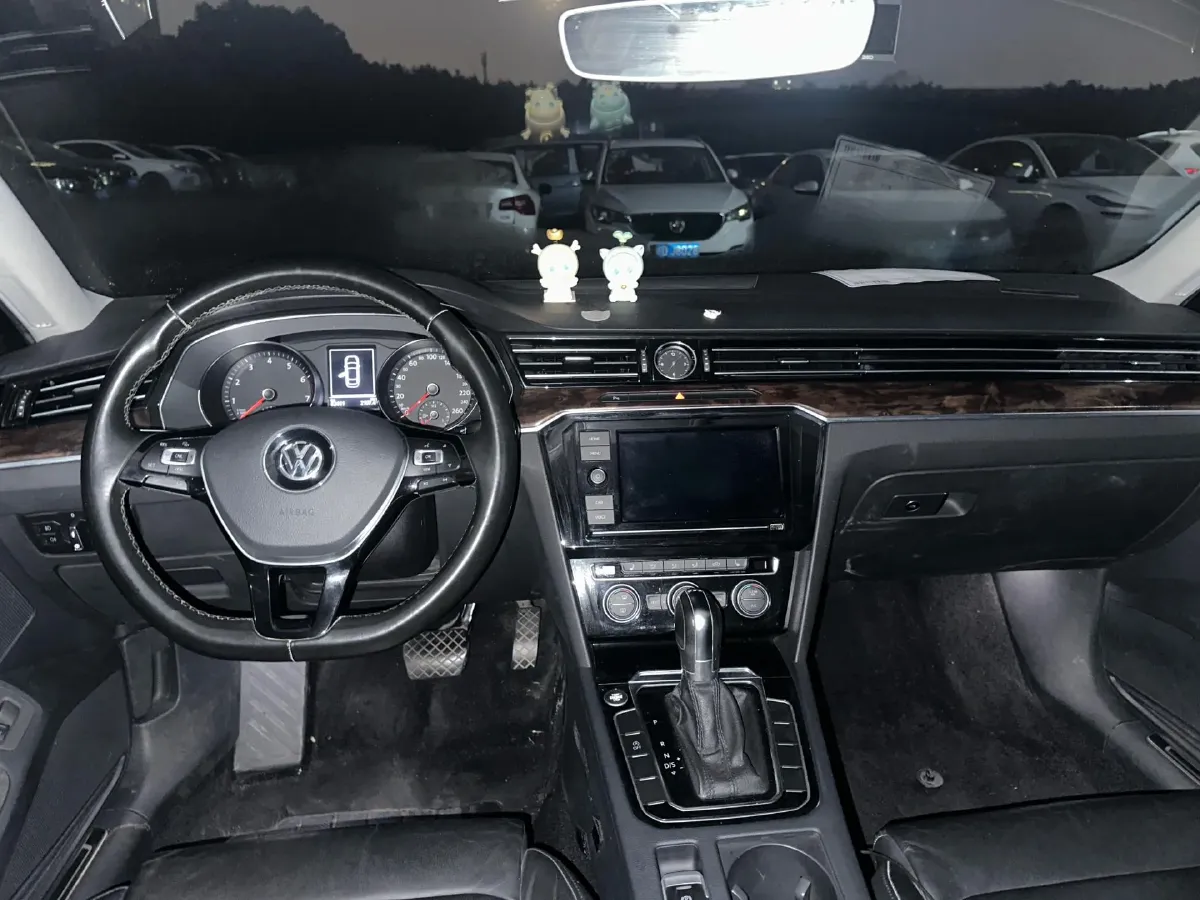 2019 Volkswagen Magotan 2.0T 186HP L4 7DCT,autocango,china used car exporter,china ev exporter,chinese used car exporter,chinese used ev exporter