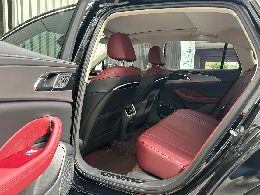 2024 HongQi H5 2.0T 224HP L4 8AT,autocango,china used car exporter,china ev exporter,chinese used car exporter,chinese used ev exporter