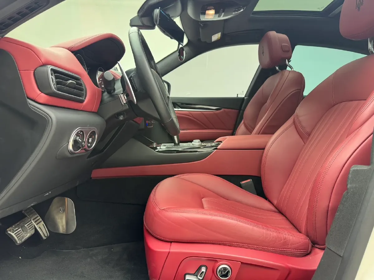 2022 Maserati Levante 2.0T 330HP L4 8AT,autocango,china used car exporter,china ev exporter,chinese used car exporter,chinese used ev exporter