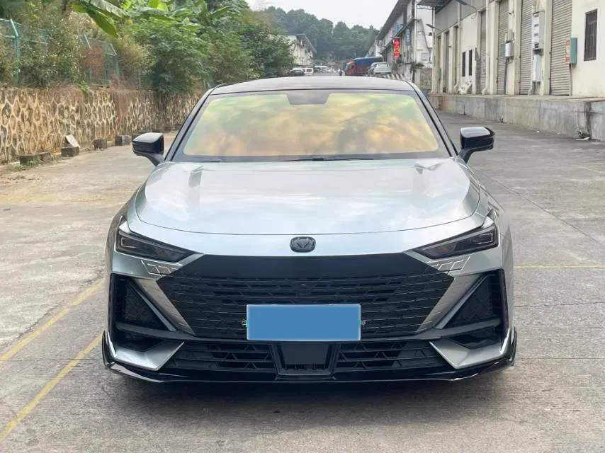 2022 ChangAn UNI-V 1.5T 188HP L4 7DCT,autocango,china used car exporter,china ev exporter,chinese used car exporter,chinese used ev exporter