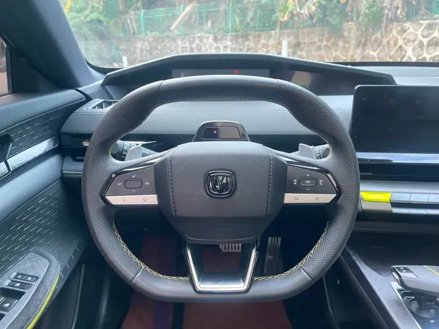 2022 ChangAn UNI-V 1.5T 188HP L4 7DCT,autocango,china used car exporter,china ev exporter,chinese used car exporter,chinese used ev exporter