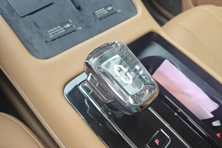 2024 AITO AITO M7 1.5T 152HP L4 REEV 40KWH,autocango,china used car exporter,china ev exporter,chinese used car exporter,chinese used ev exporter