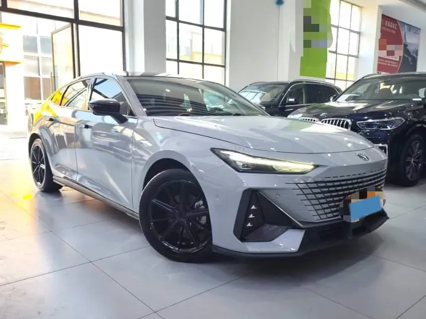 2022 ChangAn UNI-V 1.5T 188HP L4 7DCT,autocango,china used car exporter,china ev exporter,chinese used car exporter,chinese used ev exporter