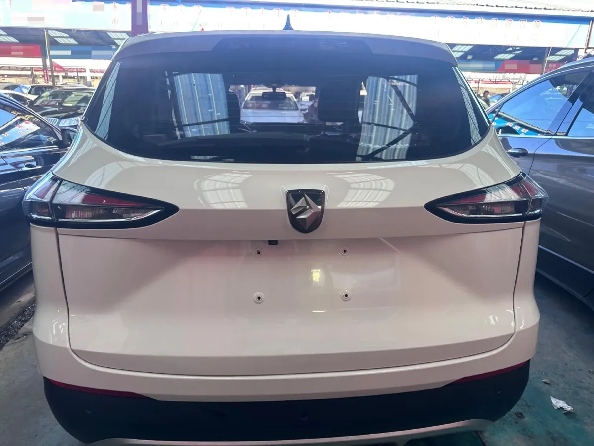 2019 BaoJun 730 1.5L 105HP L4 6MT,autocango,china used car exporter,china ev exporter,chinese used car exporter,chinese used ev exporter