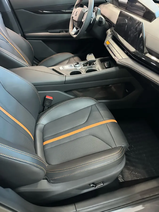 2024 ChangAn UNI-V 1.5T 188HP L4 7DCT,autocango,china used car exporter,china ev exporter,chinese used car exporter,chinese used ev exporter