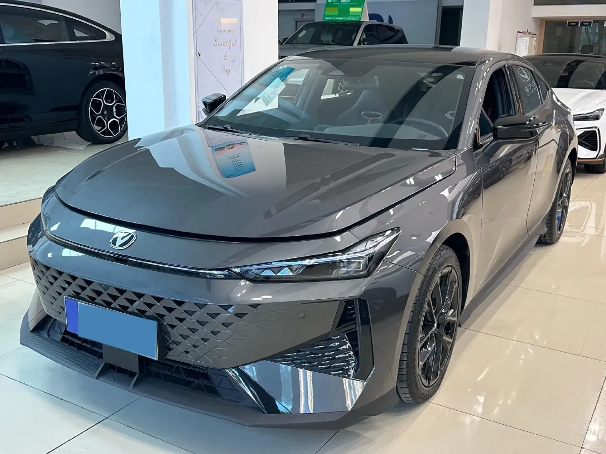 2024 ChangAn UNI-V 1.5T 188HP L4 7DCT,autocango,china used car exporter,china ev exporter,chinese used car exporter,chinese used ev exporter