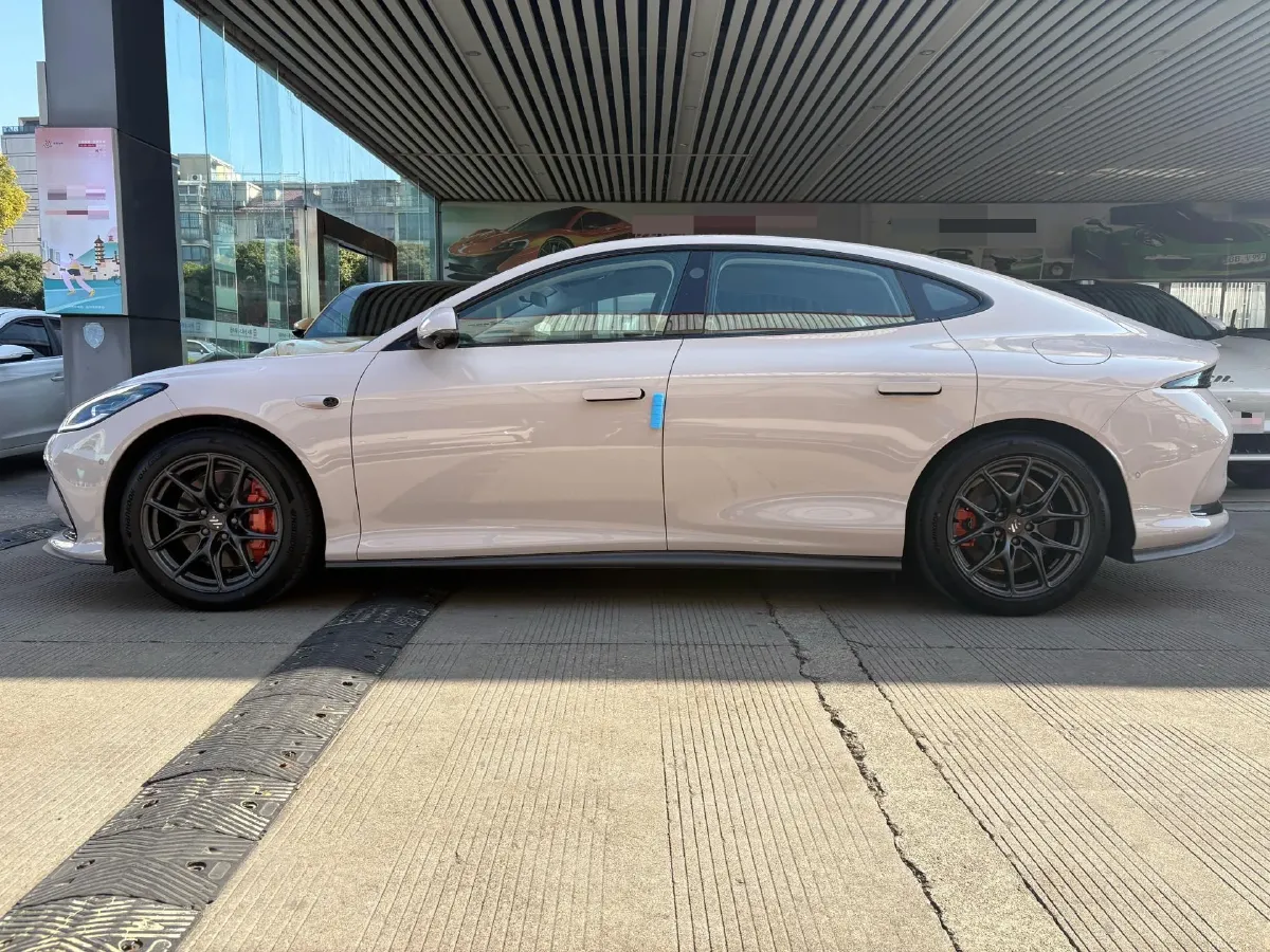 2024 IM L6 BEV 75KWH,autocango,china used car exporter,china ev exporter,chinese used car exporter,chinese used ev exporter