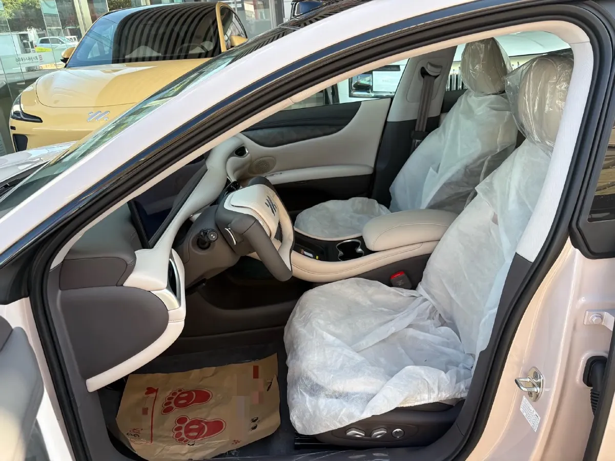 2024 IM L6 BEV 75KWH,autocango,china used car exporter,china ev exporter,chinese used car exporter,chinese used ev exporter