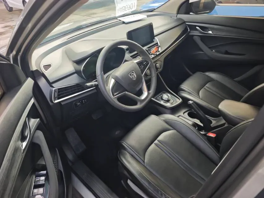 2018 BaoJun 530 1.5T 150HP L4 6MT,autocango,china used car exporter,china ev exporter,chinese used car exporter,chinese used ev exporter