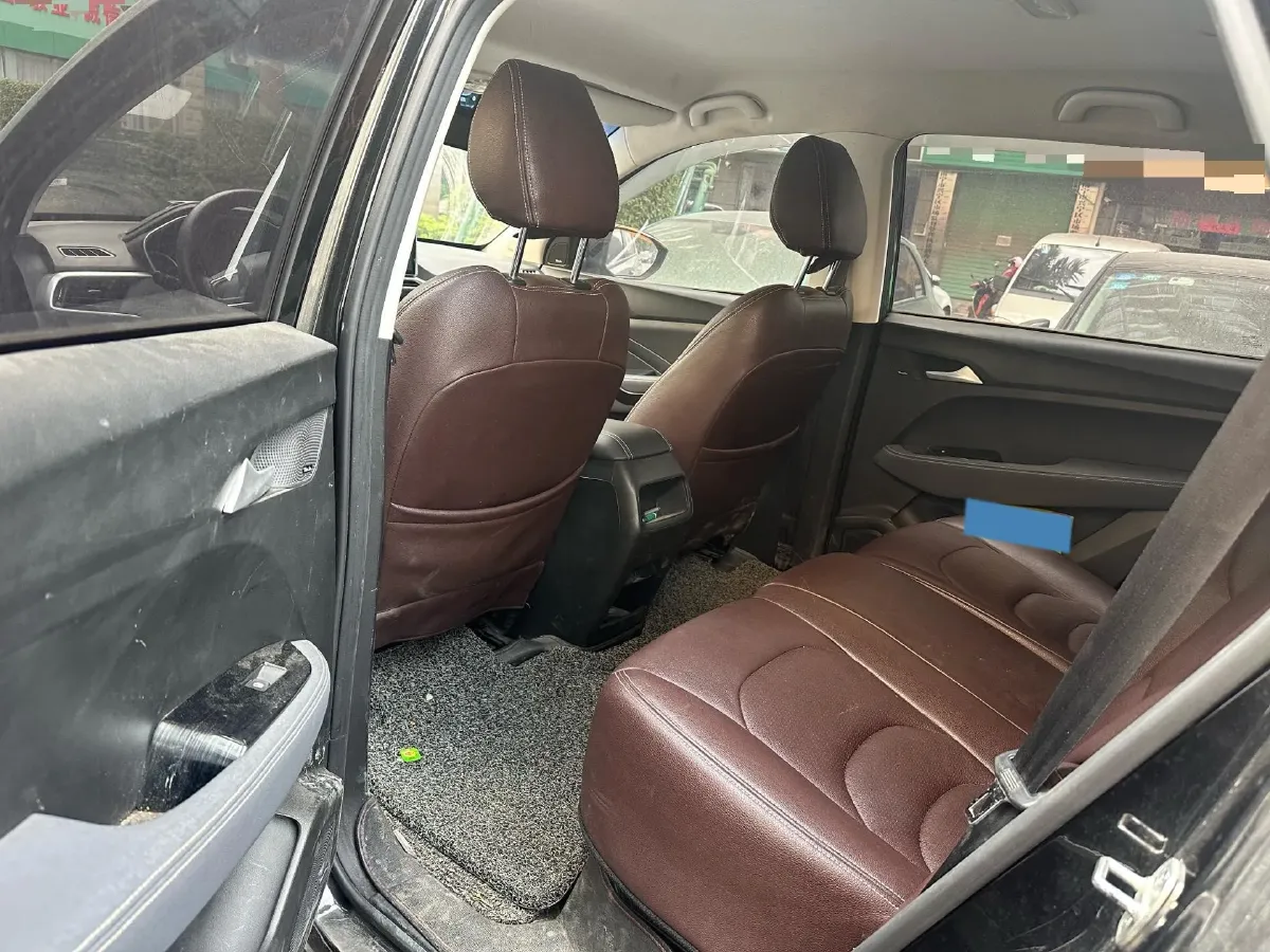 2018 BaoJun 530 1.5T 150HP L4 6MT,autocango,china used car exporter,china ev exporter,chinese used car exporter,chinese used ev exporter