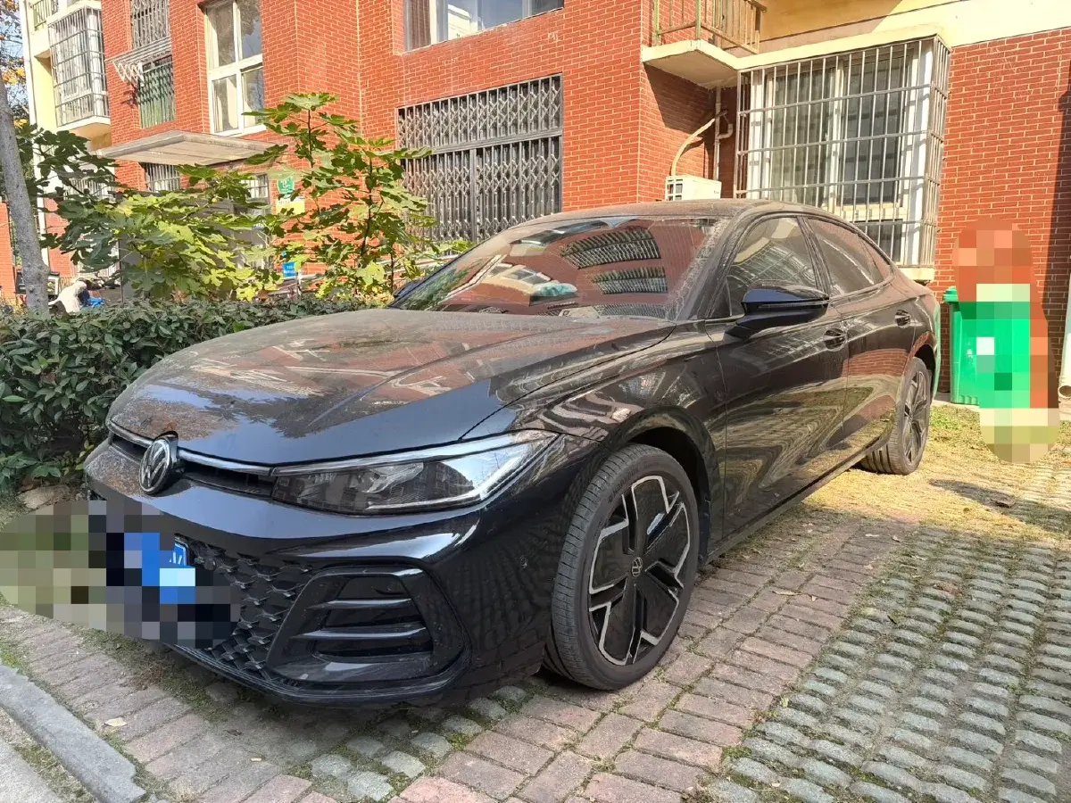 2025 Volkswagen Passat 2.0T 220HP L4 7DCT