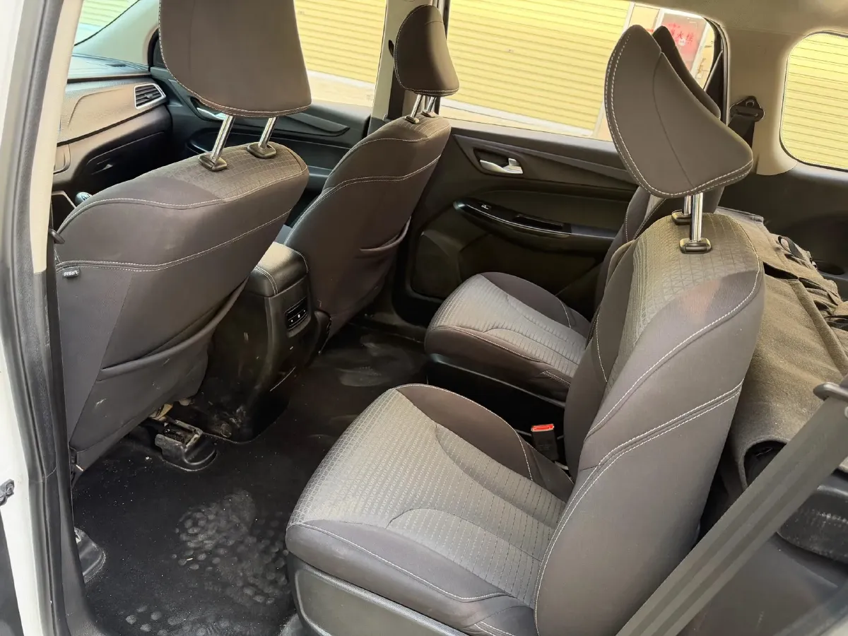 2019 BaoJun 730 1.5L 105HP L4 6MT,autocango,china used car exporter,china ev exporter,chinese used car exporter,chinese used ev exporter