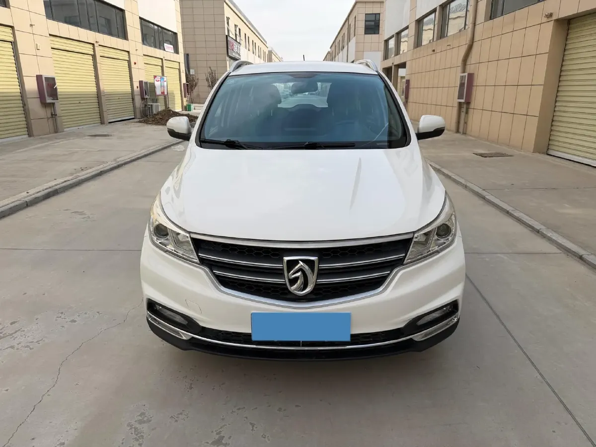 2019 BaoJun 730 1.5L 105HP L4 6MT,autocango,china used car exporter,china ev exporter,chinese used car exporter,chinese used ev exporter