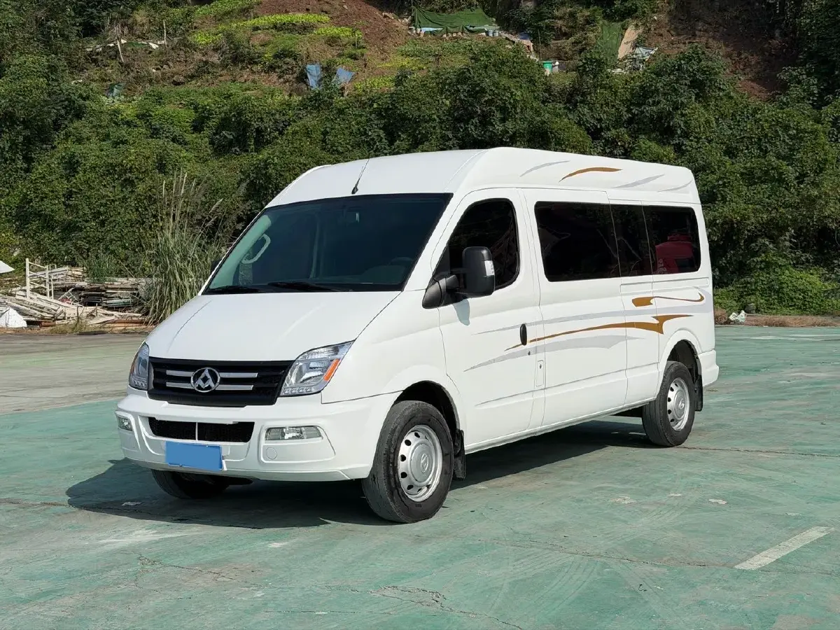 2023 MAXUS XinTu V80 2.0T 127HP L4 6MT