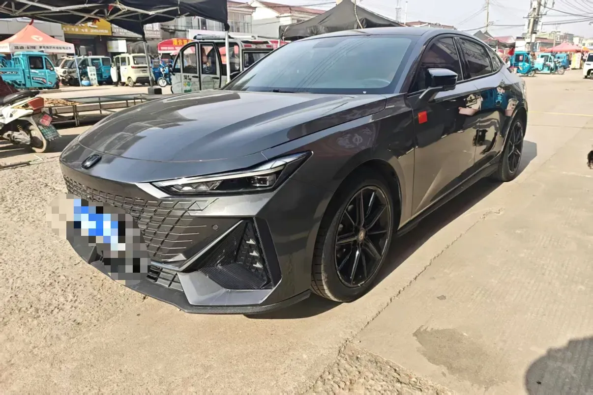 2022 ChangAn UNI-V 1.5T 188HP L4 7DCT,autocango,china used car exporter,china ev exporter,chinese used car exporter,chinese used ev exporter