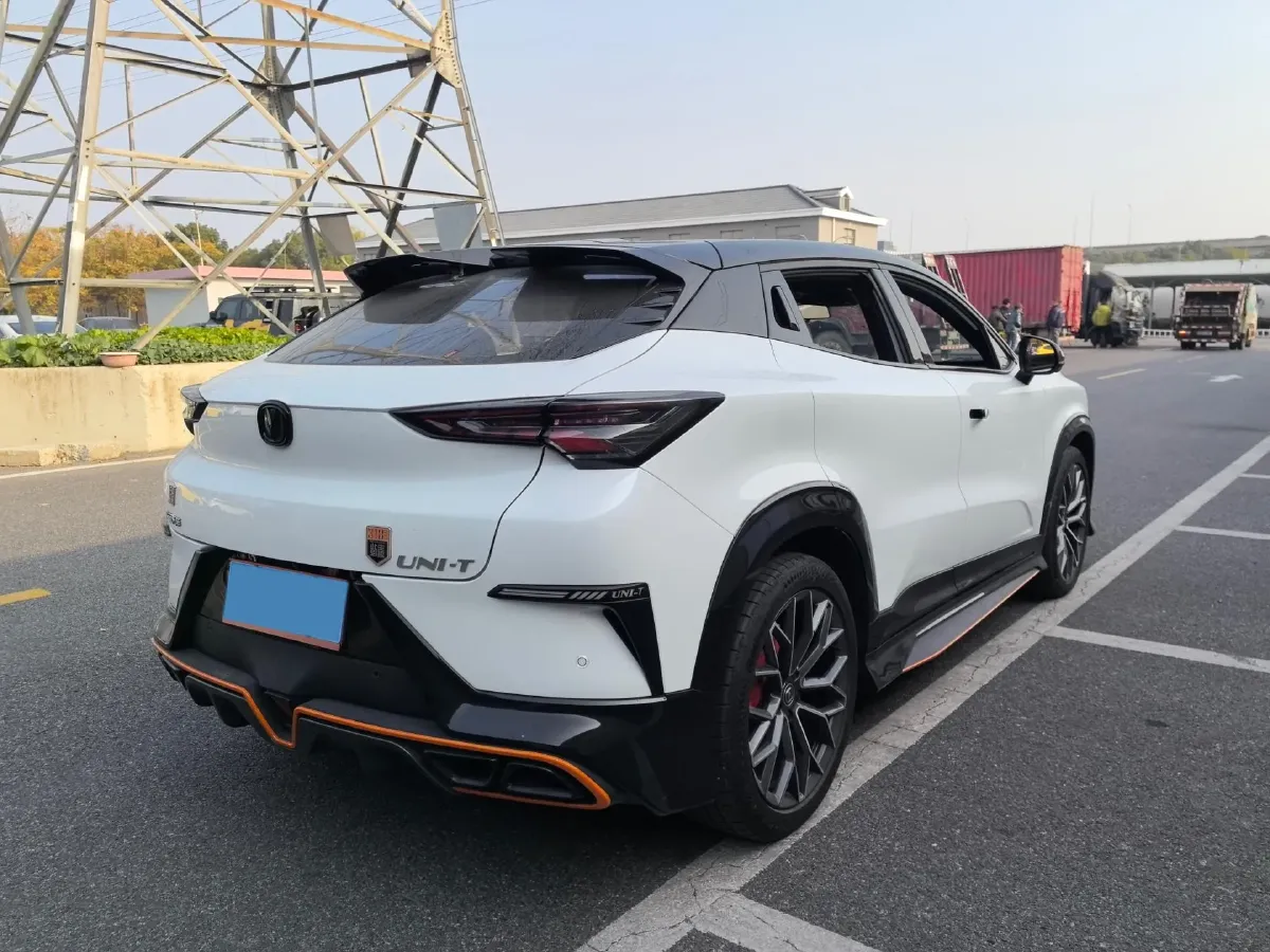 2022 ChangAn UNI-T 1.5T 188HP L4 7DCT,autocango,china used car exporter,china ev exporter,chinese used car exporter,chinese used ev exporter
