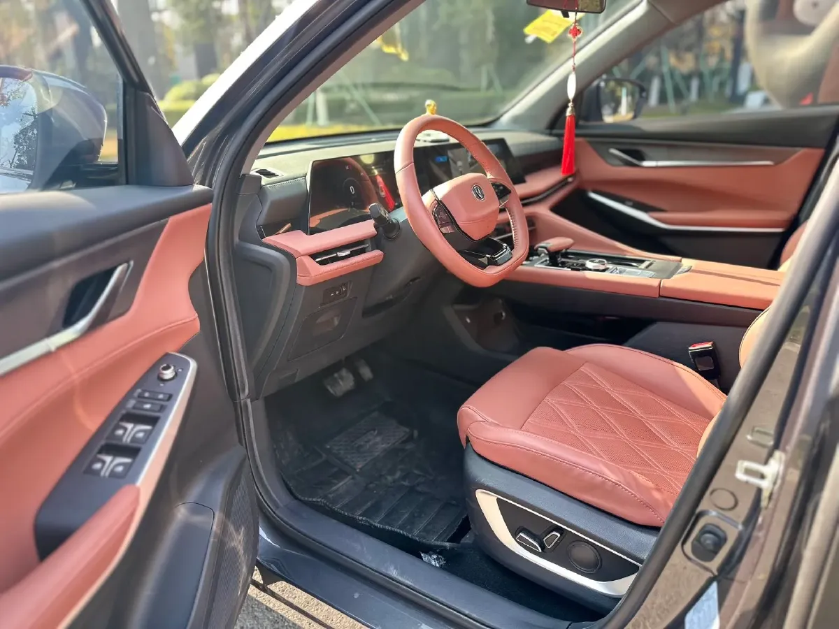 2023 ChangAn CS75 Plus 1.5T 188HP L4 8AT,autocango,china used car exporter,china ev exporter,chinese used car exporter,chinese used ev exporter