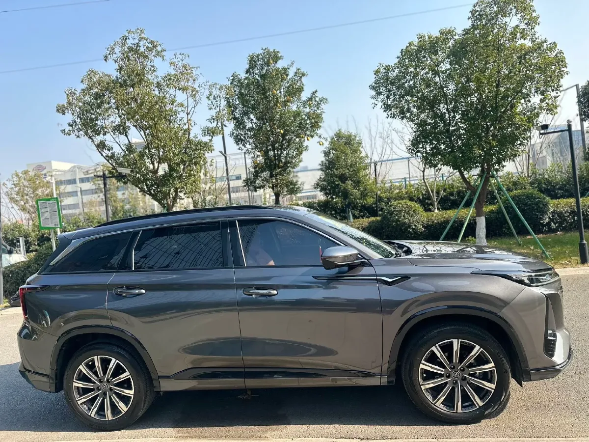 2023 ChangAn CS75 Plus 1.5T 188HP L4 8AT,autocango,china used car exporter,china ev exporter,chinese used car exporter,chinese used ev exporter