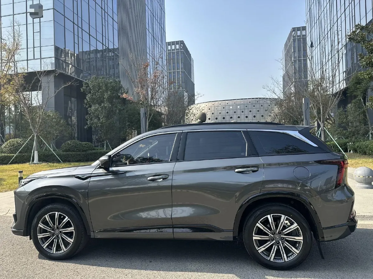 2023 ChangAn CS75 Plus 1.5T 188HP L4 8AT,autocango,china used car exporter,china ev exporter,chinese used car exporter,chinese used ev exporter
