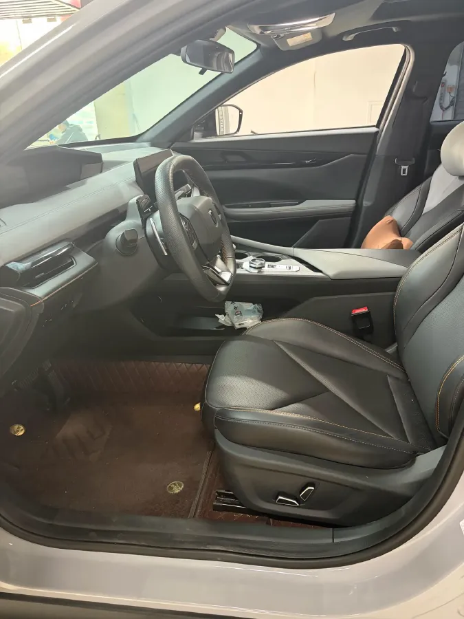 2022 ChangAn UNI-V 1.5T 188HP L4 7DCT,autocango,china used car exporter,china ev exporter,chinese used car exporter,chinese used ev exporter