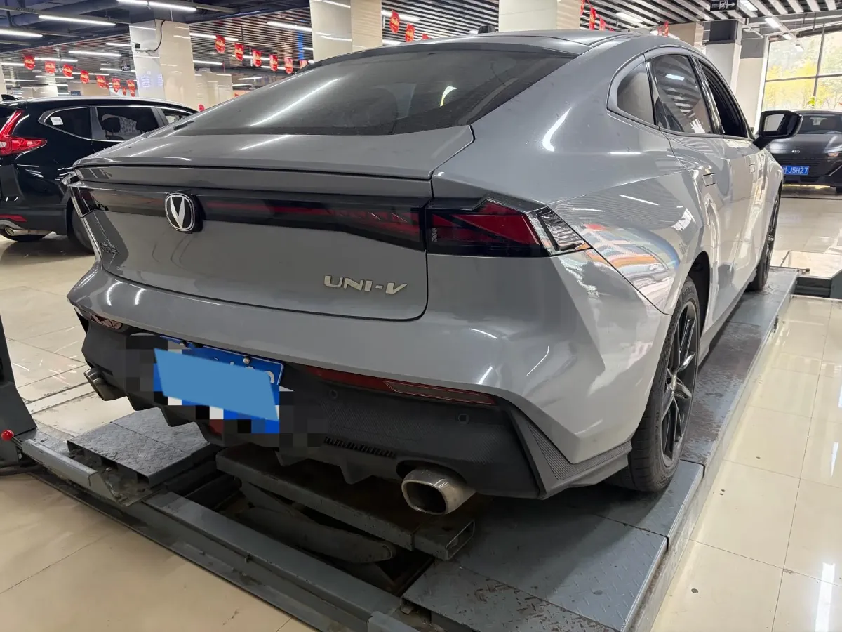 2022 ChangAn UNI-V 1.5T 188HP L4 7DCT,autocango,china used car exporter,china ev exporter,chinese used car exporter,chinese used ev exporter