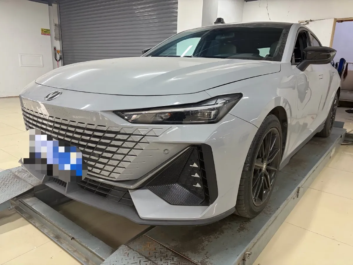 2022 ChangAn UNI-V 1.5T 188HP L4 7DCT,autocango,china used car exporter,china ev exporter,chinese used car exporter,chinese used ev exporter